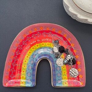 Monochrome dangle earrings with animal print